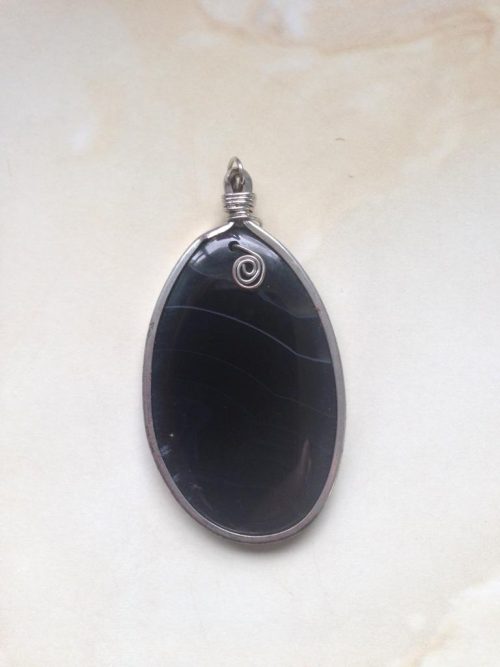IlluminEssence-black-agate-pendant